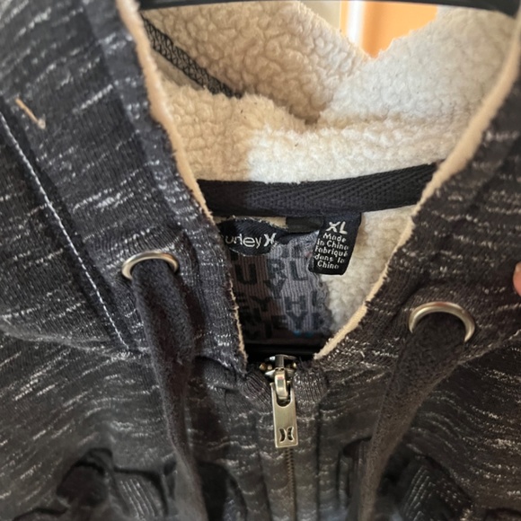 Tops - Picture 9 of 10